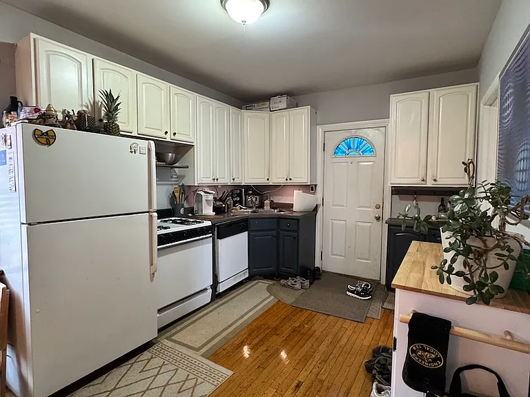 2315 N Greenview Ave #CH — Photo 9