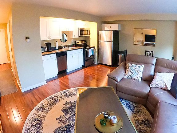 3rd image of 3100 N Lake Shore Dr APT 406