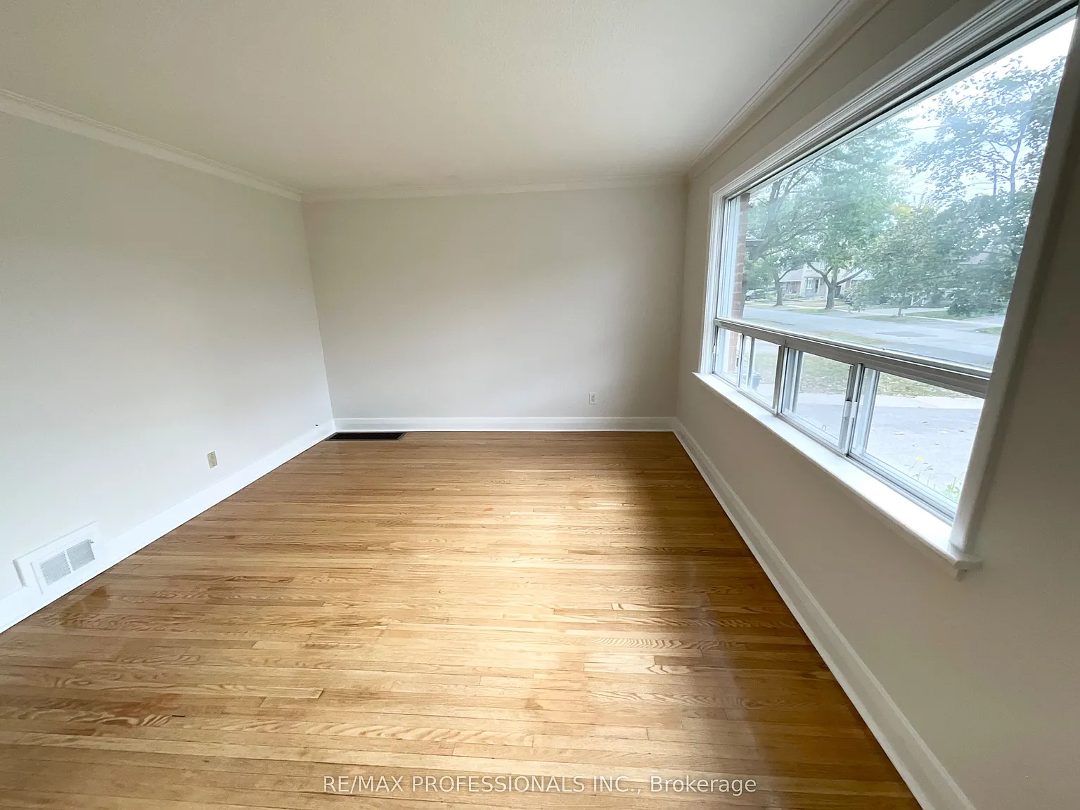 5 bed, $4,400 — Photo 3