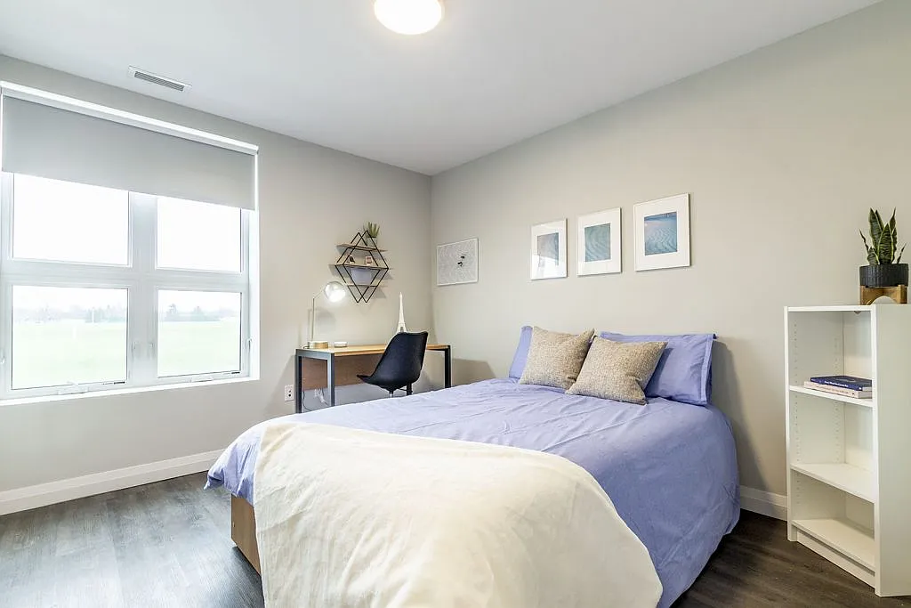 4 bed, 1000 sqft, $995 — Photo 1