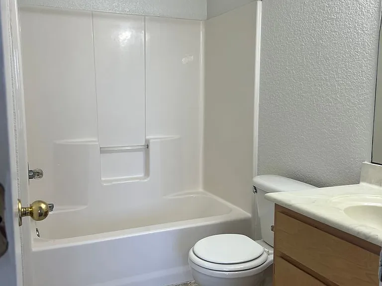 2700 Edgefield St — Photo 12