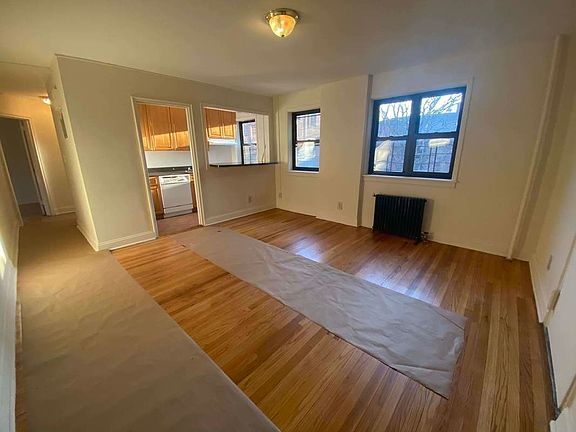 2nd image of 20-12 Crescent St #2B