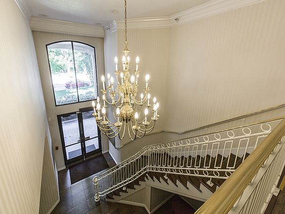 4th image of 838 E South Temple St #303