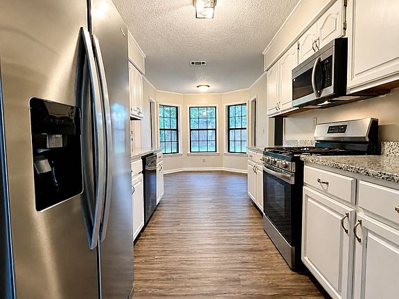 Updated Kitchen with new appliances