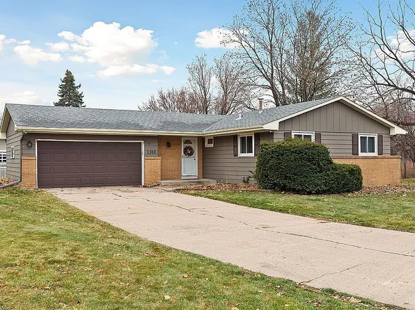 1312 Woodhill Cir, Woodbury, MN 55125