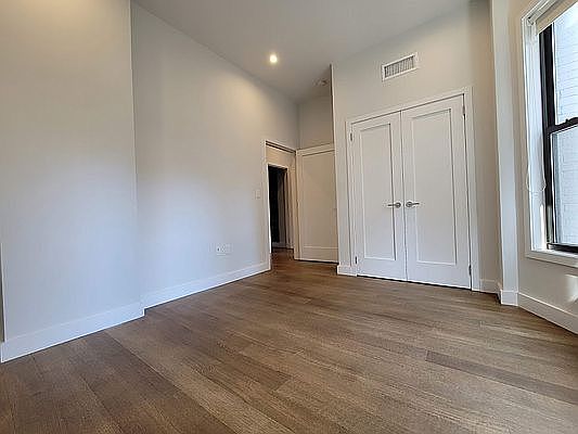 5th image of 1064 Madison Ave