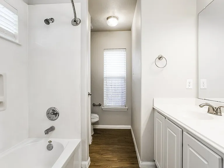 19242 Hopeview Ct — Photo 10
