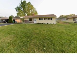 17 Butternut Rd, Levittown, PA 19057