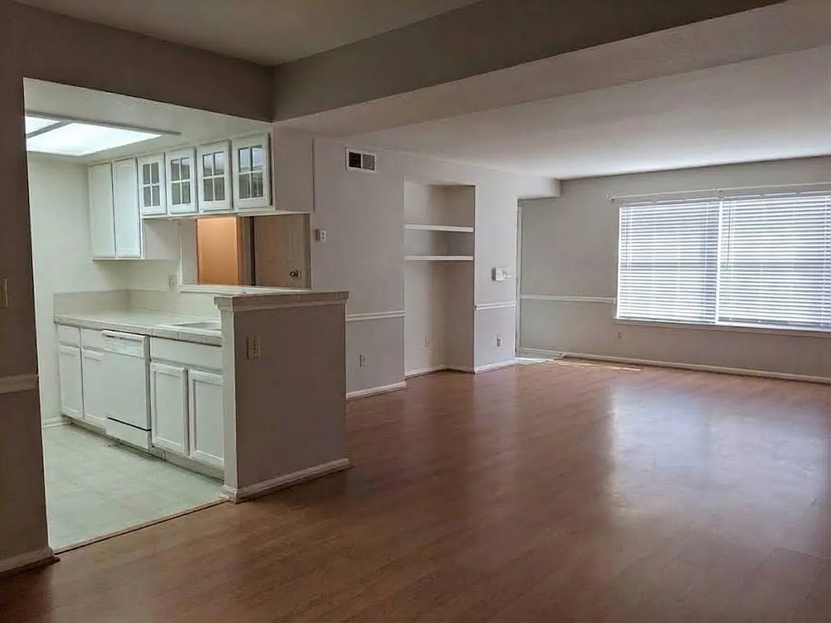2 bed, 954 sqft, $1,550 — Photo 3