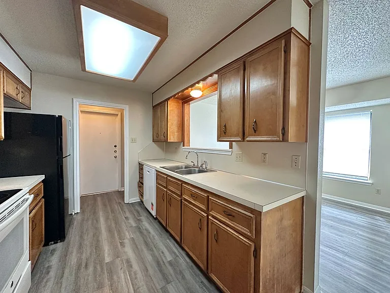 109 S Brook Dr — Photo 17