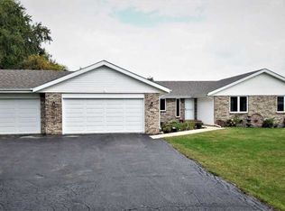 896 Rockhampton Dr, Rockford, IL 61102