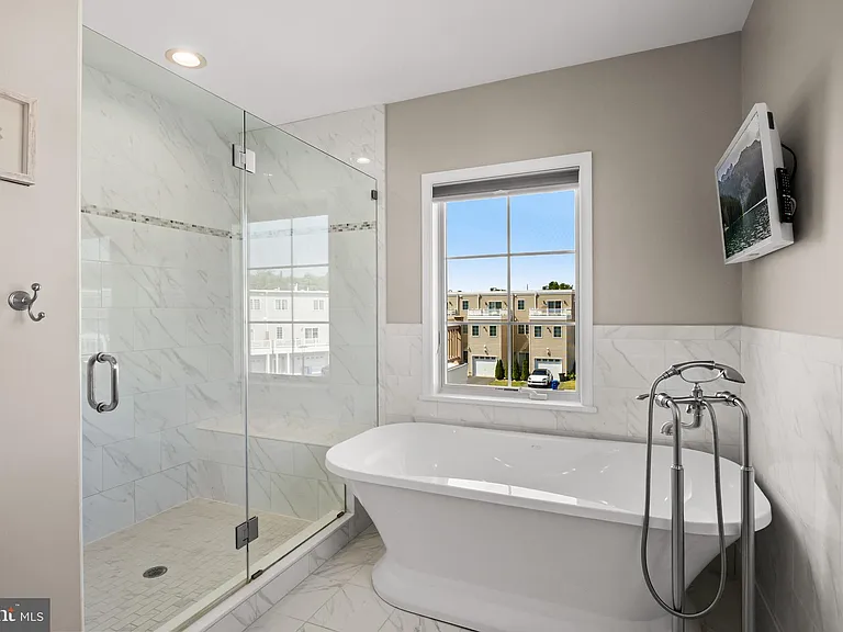 2312 Napoli Way — Photo 35