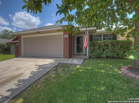 3rd image of 2041 Bentwood Dr