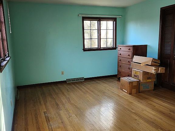 2nd image of 2415 Martin Rd