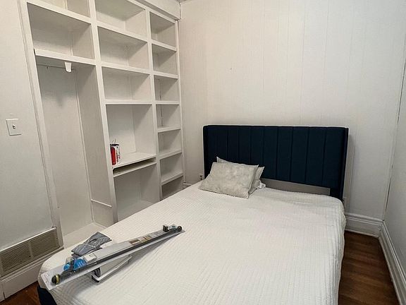 3rd image of 438 Vermont St #2