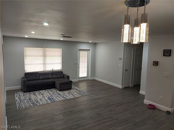 5th image of 1832 SE Peach Dr
