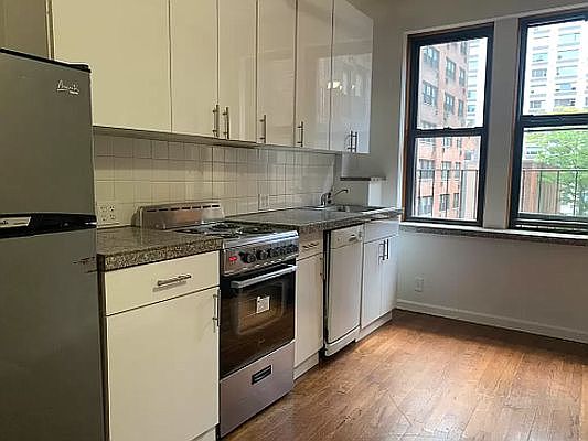 1st image of 1341 2nd Ave #5A