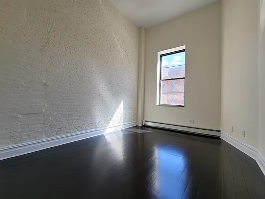 Rented by Julien Aractingi, LREB | media 10