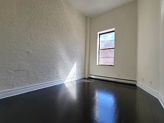 Rented by Julien Aractingi, LREB