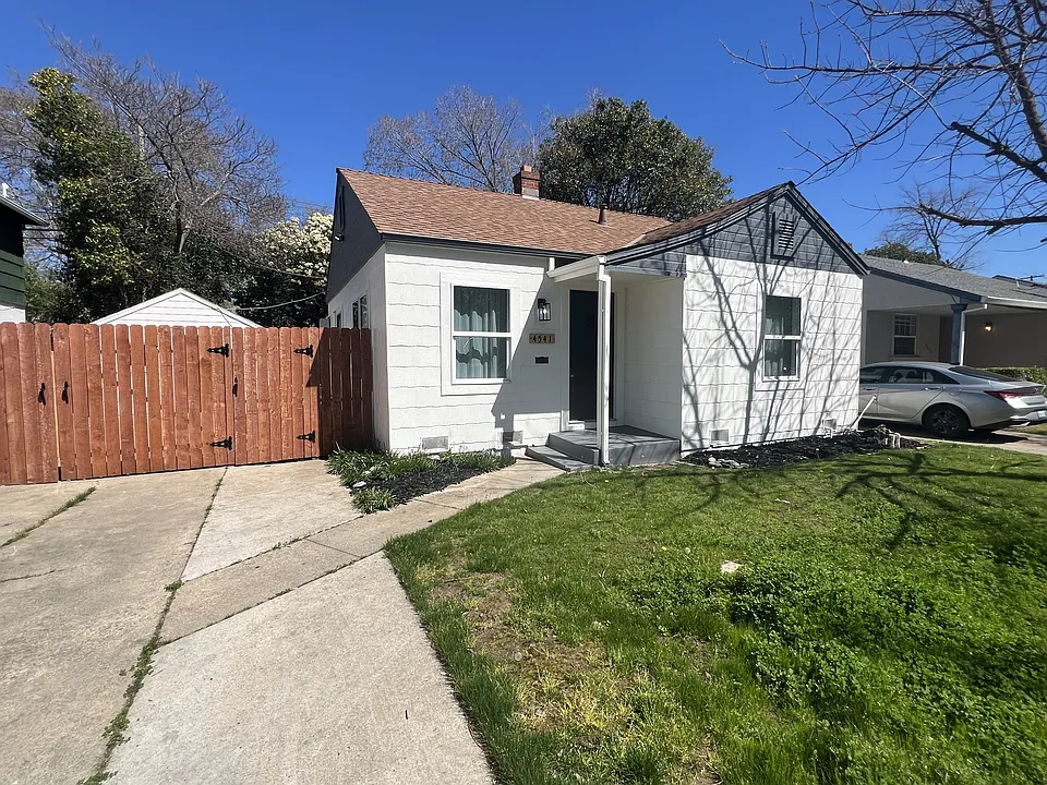 4541 V St