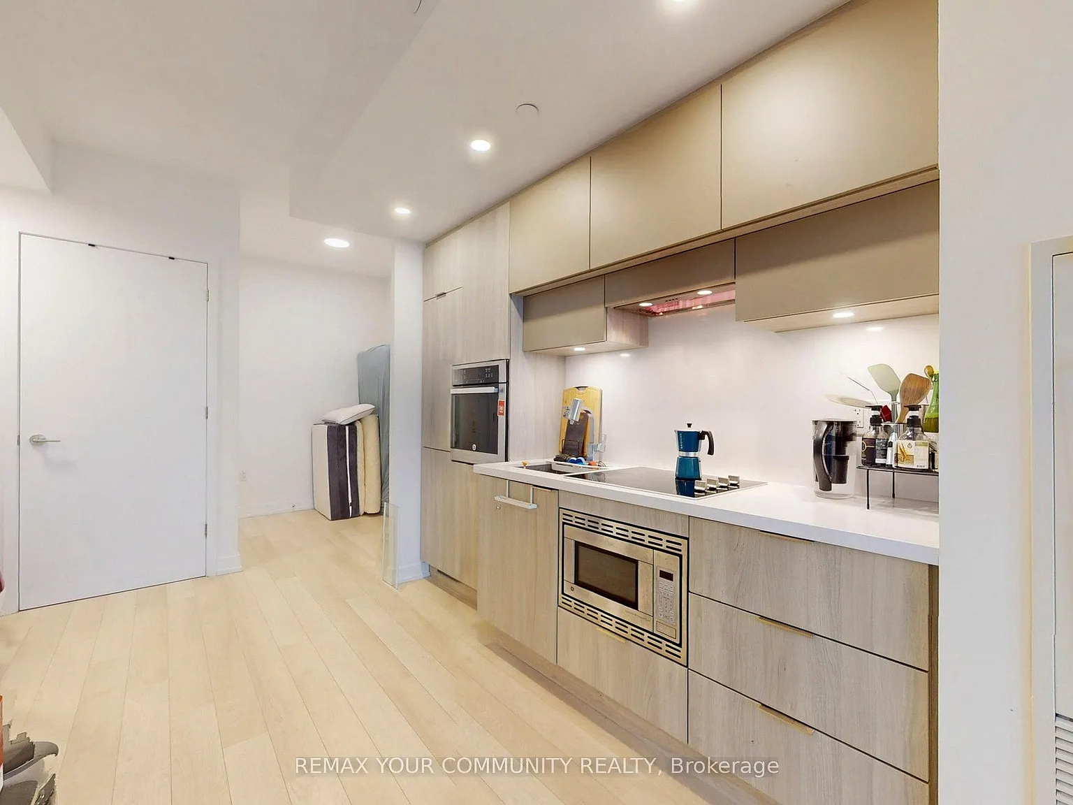 E2 Condo — Photo 4