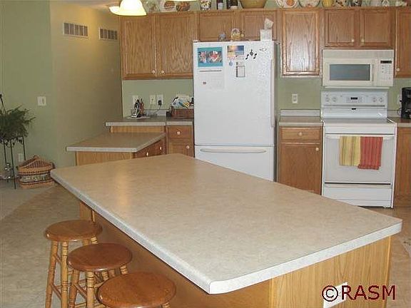 4th image of 31 Cedar Dr