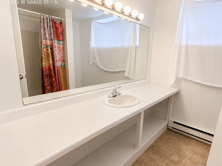 1055 W Grace St #G — Photo 7