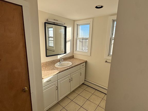 4th image of 114 Smith St APT 3