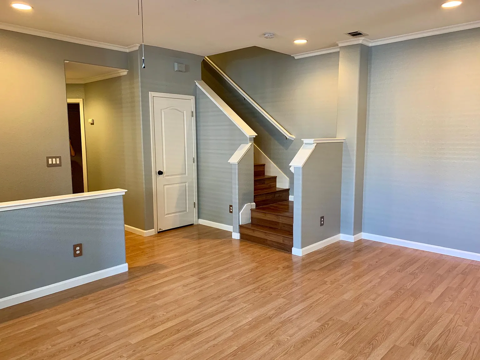 379 Oleander Dr — Photo 4
