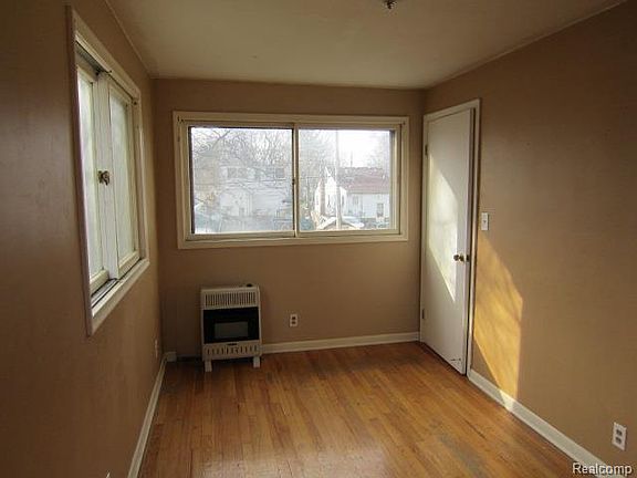 5th image of 15671 Pomona Dr