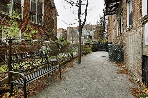Sold by Akam Sales and Brokerage | media 43