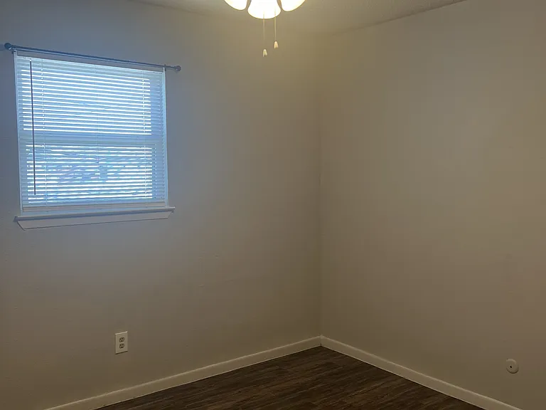 2106 Avenue K #4 — Photo 21
