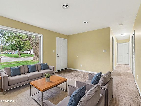 2nd image of 1816 Quaker Ave
