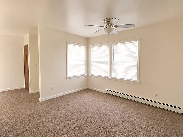 23 Yellowstone Ave — Photo 6