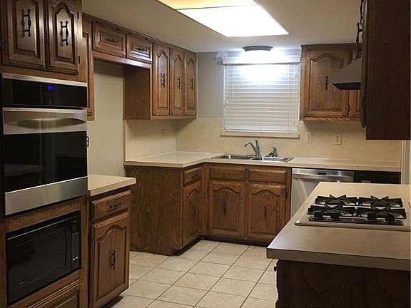 4th image of 3233 Kensington Dr
