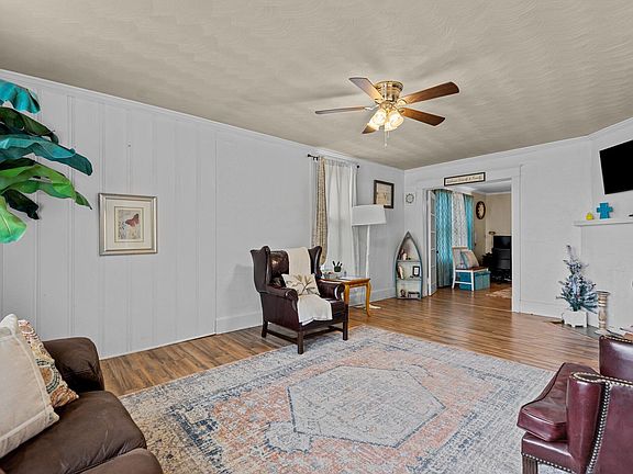 5th image of 507 W 3rd St