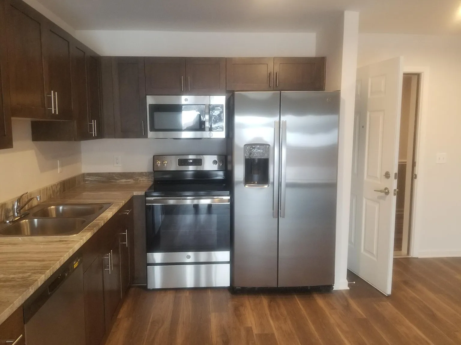 2 bed, 1122 sqft, $1,650 — Photo 4