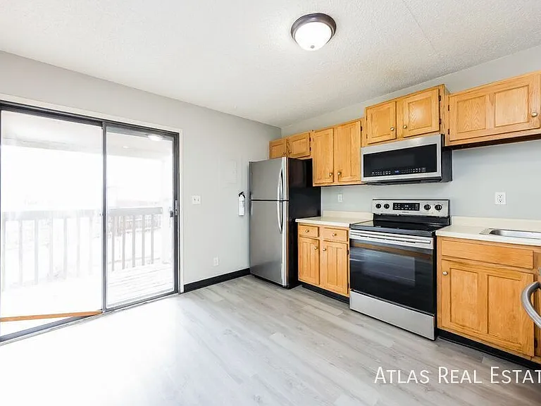 831 Bennett Ave #C — Photo 3