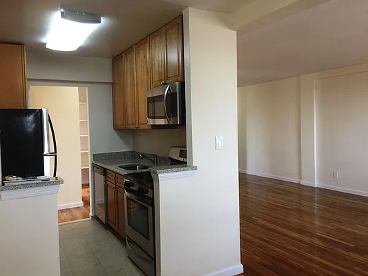 Rented by Prime Realty | media 8