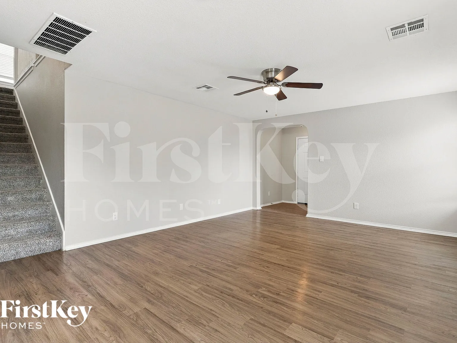 3 bed, 2.5 bath, 1958 sqft, $1,590 — Photo 3