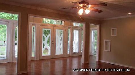 3rd image of 225 River Forest Dr