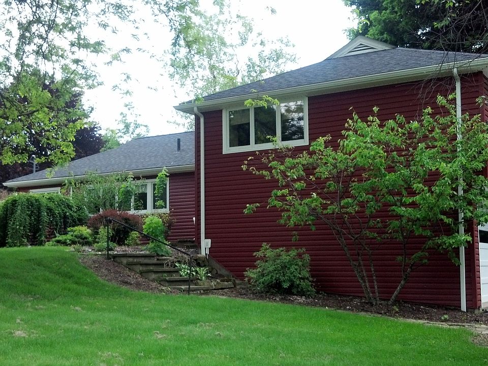 1st image of 712 E Oak St