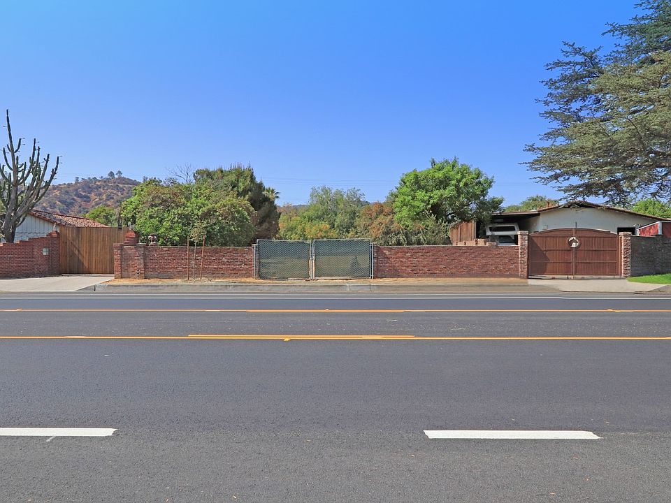 1st image of 1728 Riverside Dr