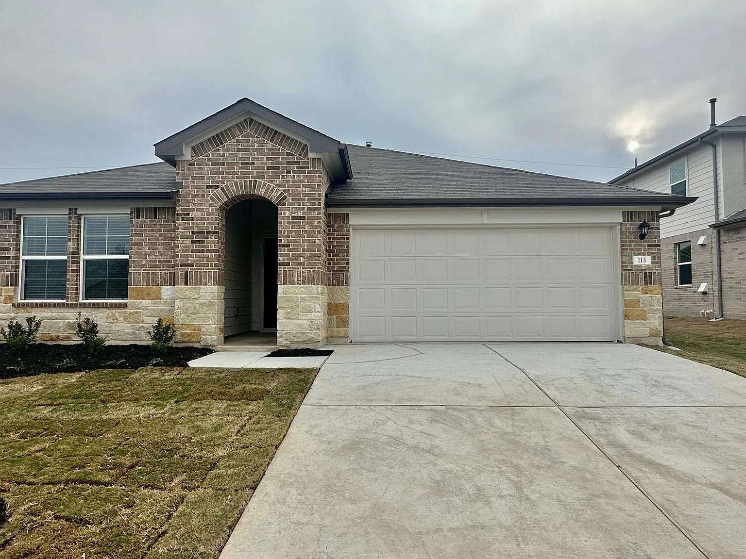 4 bed, 2096 sqft, $2,499 — Photo 4