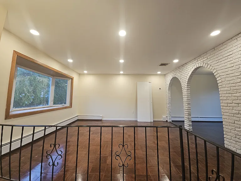 13 Regina Dr — Photo 5