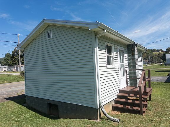 2nd image of 166 Slemp Creek Rd