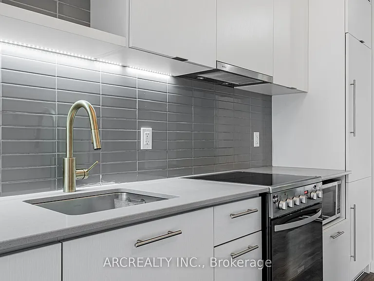 435 Richmond St W #404 — Photo 6
