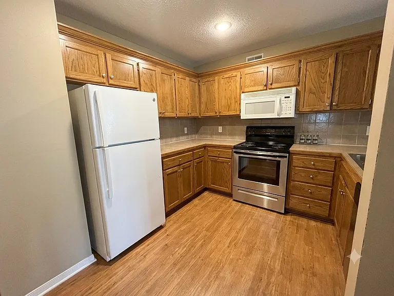22511 W 76th Ter — Photo 3