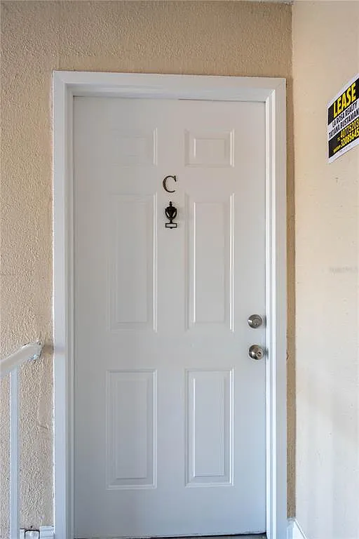 3 bed, 2.0 bath, 889 sqft, $1,800 — Photo 2