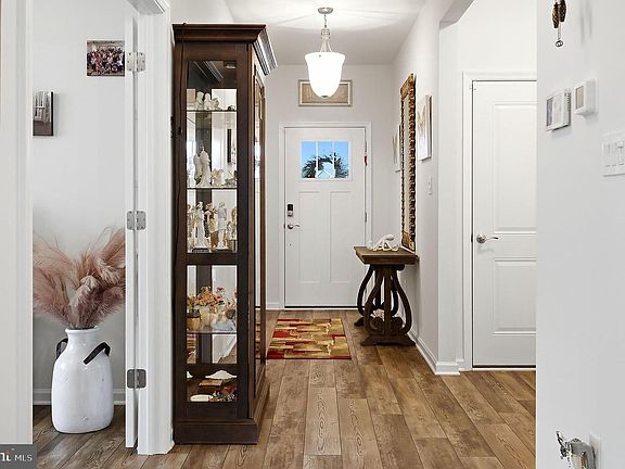 3rd image of 4 Otter Cir
